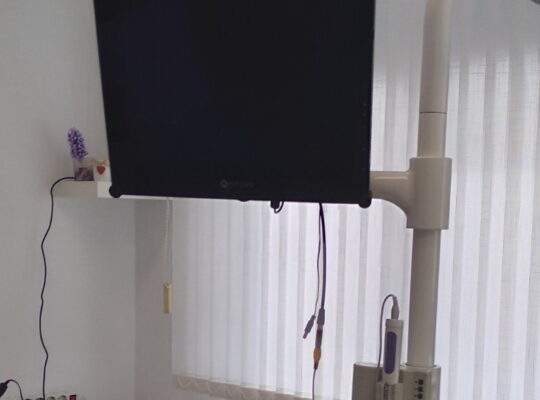 Monitor i intraoralna kamera