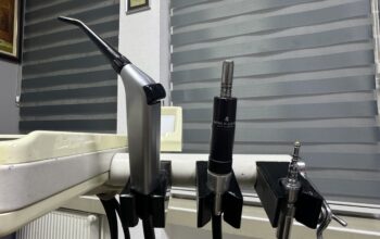 Jugodent stolica servisirana sa svetlom